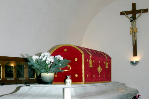 Grab der hl. Zdislava in der Basilika in Deutsch Gabel/Jablonné v Podještědí